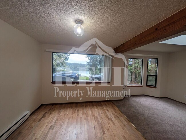 Building Photo - Illahee6056