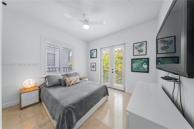 Building Photo - 3922 SW 60th Ave