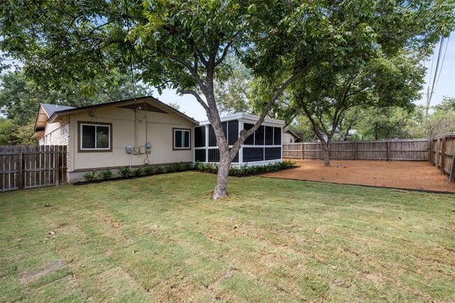 Building Photo - 6105 Sun Vista Dr