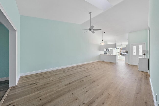 Building Photo - 10808 SE Sea Pines Cir