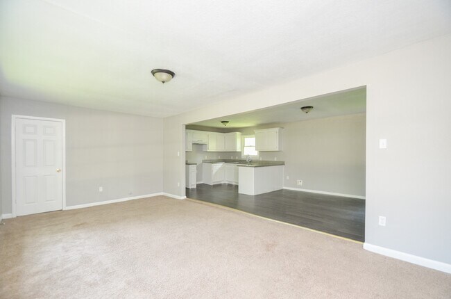 Building Photo - 206 Winkin Ave