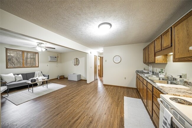 Building Photo - 8140 Southwood Dr