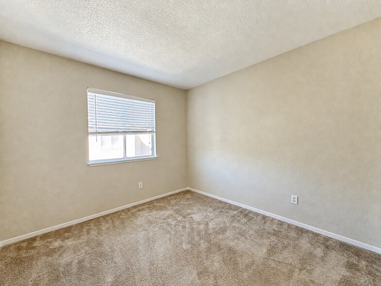 Building Photo - 5000 Starling St