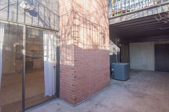 Building Photo - Ridgewood Condo 1 Bed Apartment W/ Pool & Clubhouse!