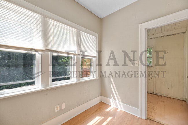 Building Photo - 607 N Lorraine Ave