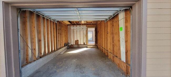 Building Photo - East Side 2 Story Condo Available Now!