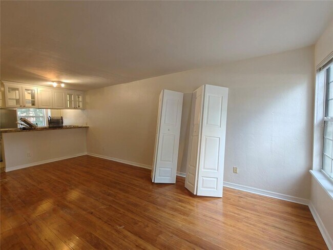 Building Photo - 620 SW 10th Ln