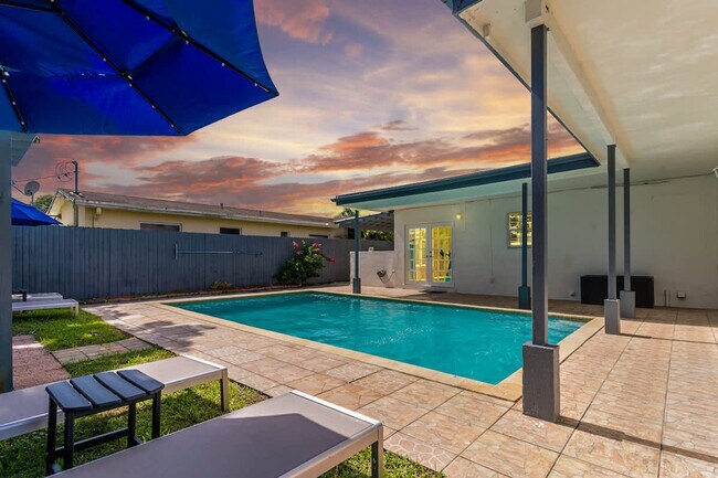 Building Photo - 6452 Custer St