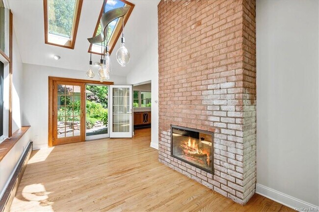 Building Photo - 112 Old Mountain Rd