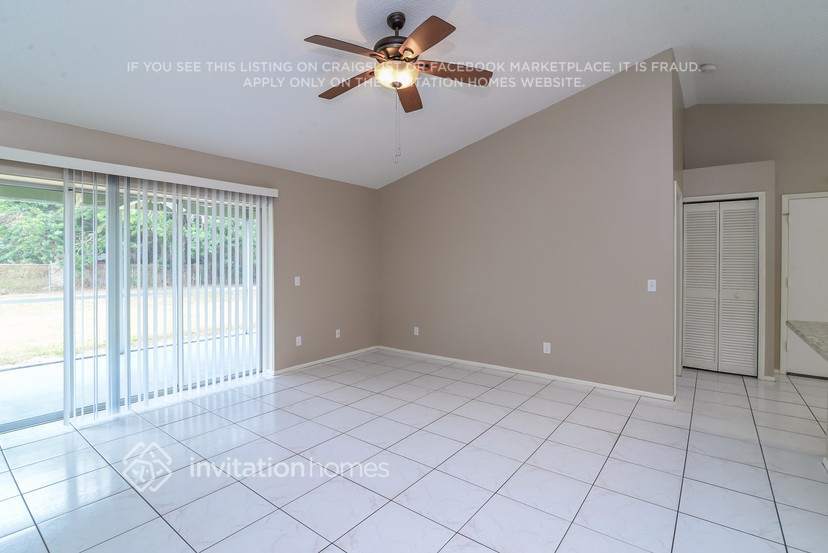 Building Photo - 6017 61st Ct E