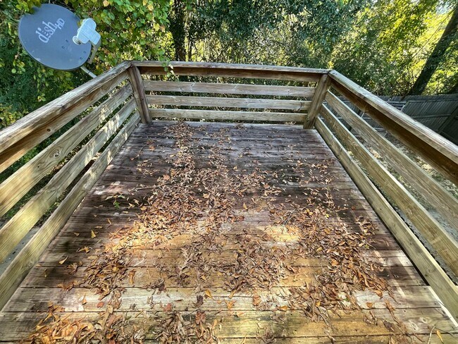 Building Photo - Foxchase Subdivision  1/2 OFF 1ST MONTH RE...