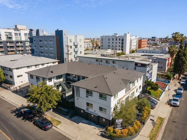 Building Photo - 3850 W 7th St