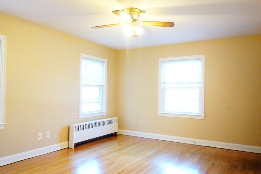 Building Photo - 8408 Greenwood Ave