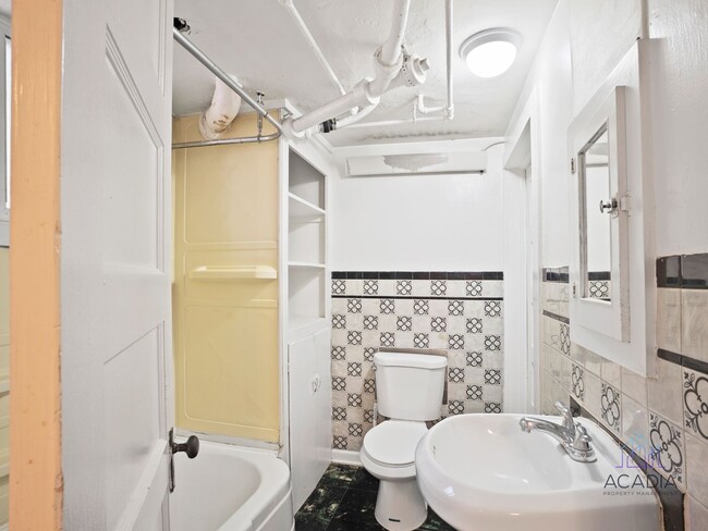 Building Photo - Charming, private basement apartment, enjoy your first month rent-free!