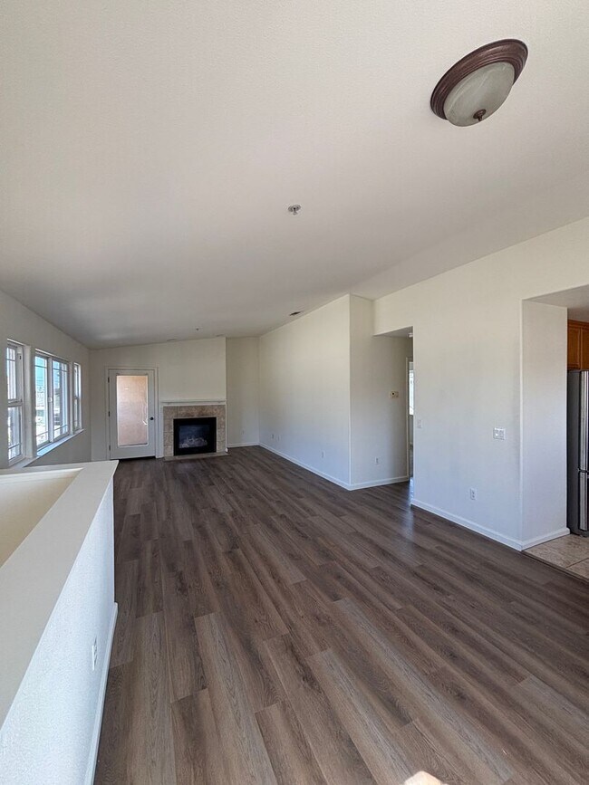 Building Photo - P32000