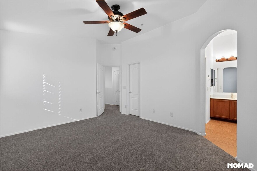 Building Photo - 2725 E Mine Creek Rd