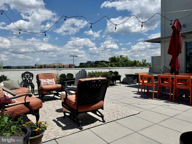 Building Photo - 1616 11th St NW