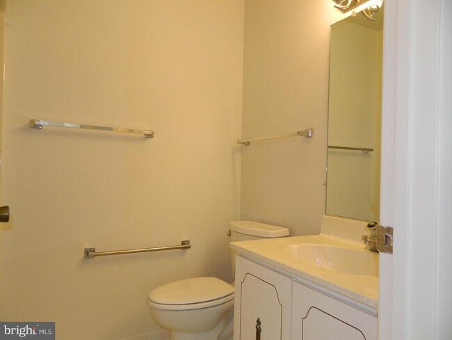 Building Photo - 15320 Pine Orchard Dr