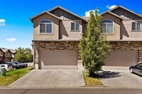 Building Photo - 3 Bed 2.5 Bath Layton Townhome