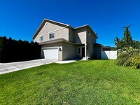 Building Photo - B1502