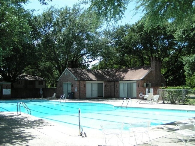 Building Photo - 6627 Valleyside Rd