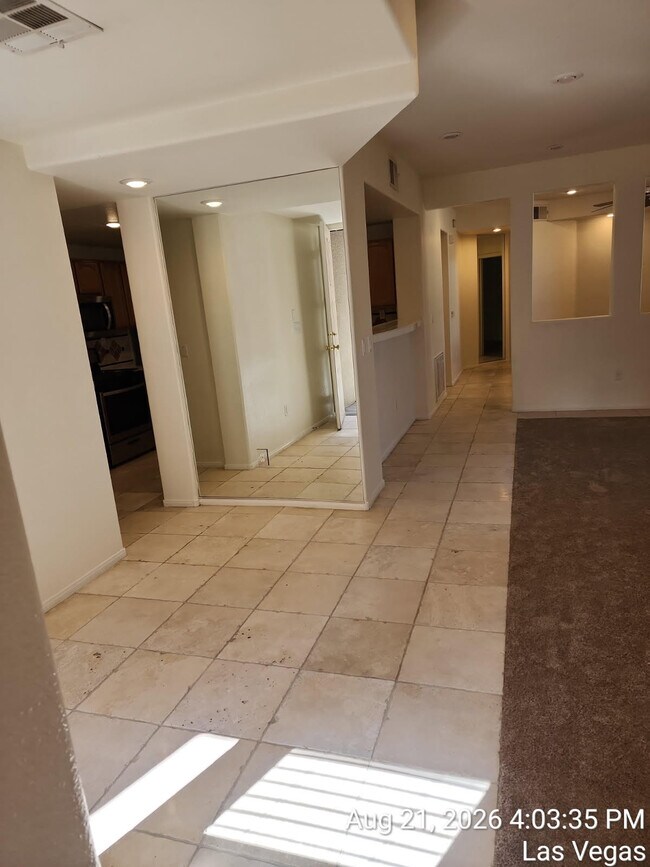 Building Photo - 664 Peachy Canyon Cir