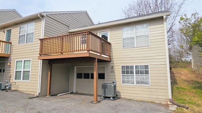 Building Photo - West Knoxville 37923 - 2 bedroom, 2 bath condo - Contact Ryan Fogarty (865) 333-4840