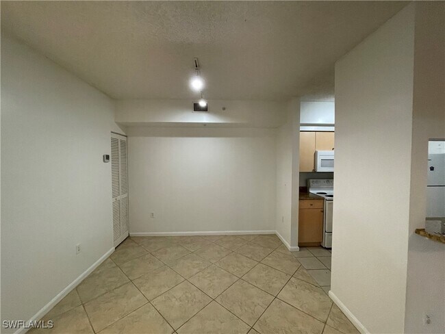 Building Photo - 1170 Reserve Way