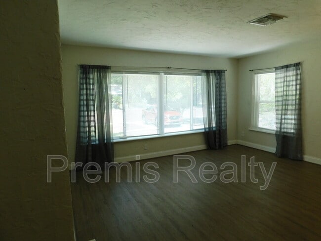 Building Photo - 5156 5th Ave S