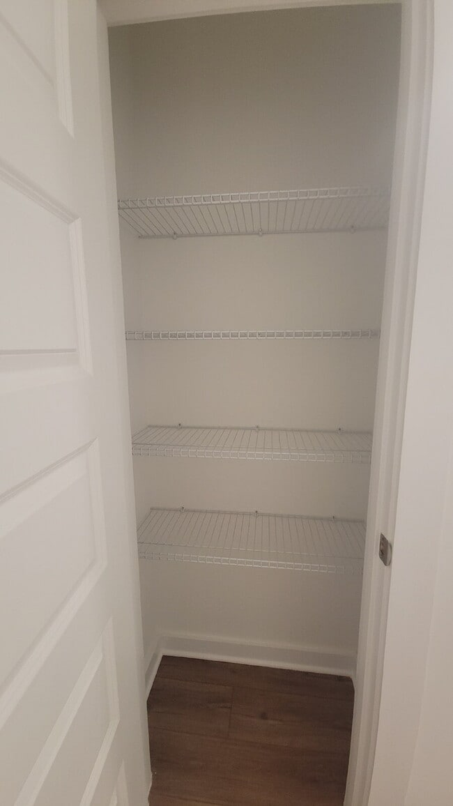 Building Photo - "Charming 3-Bed Oasis with Granite Elegance on Discovery Point Drive!"