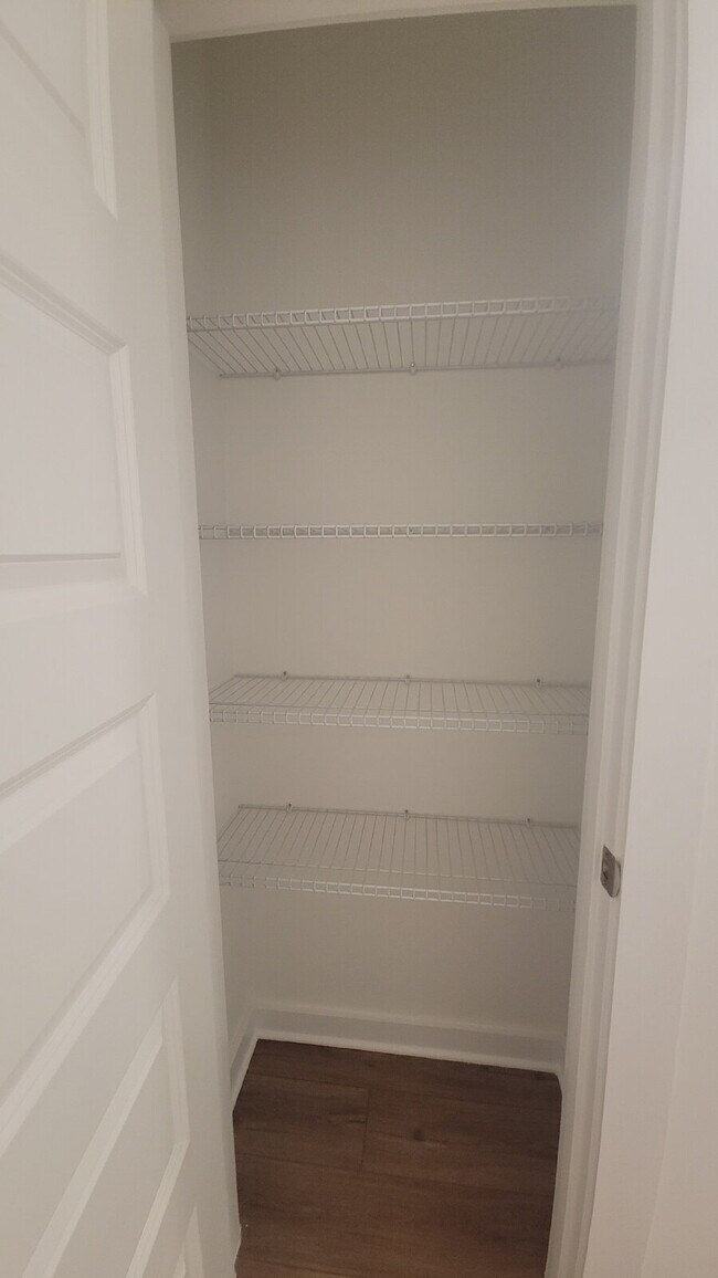 Building Photo - One fee month with 18-month lease!!! "Charming 3-Bed Oasis with Granite Elegance on Discovery Poi...