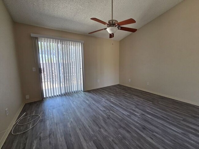 Building Photo - Newly available