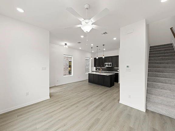 Building Photo - 713 Kerrville Ln