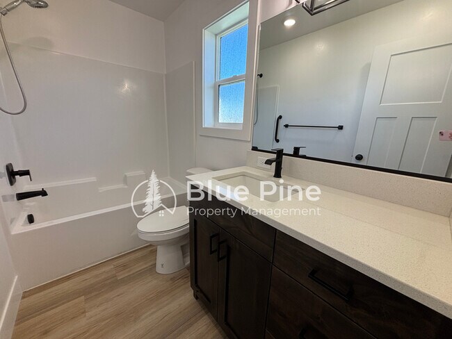Building Photo - 4403 E Hatch Holw Ln