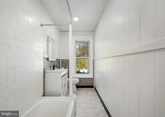 Building Photo - 851 South St