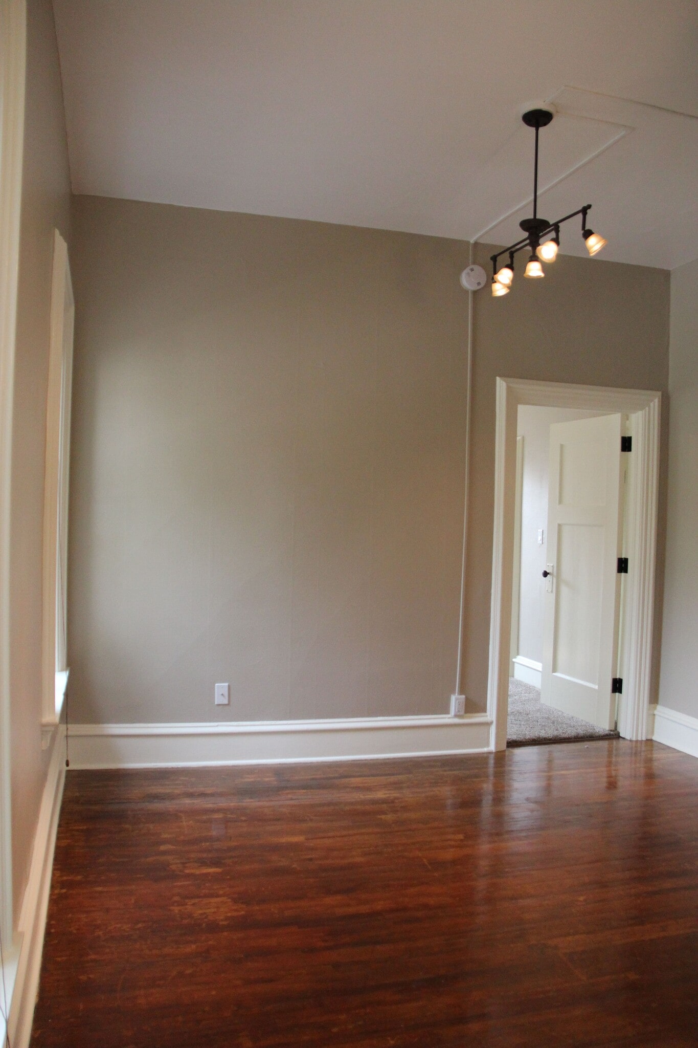 Building Photo - 402 6th St SW