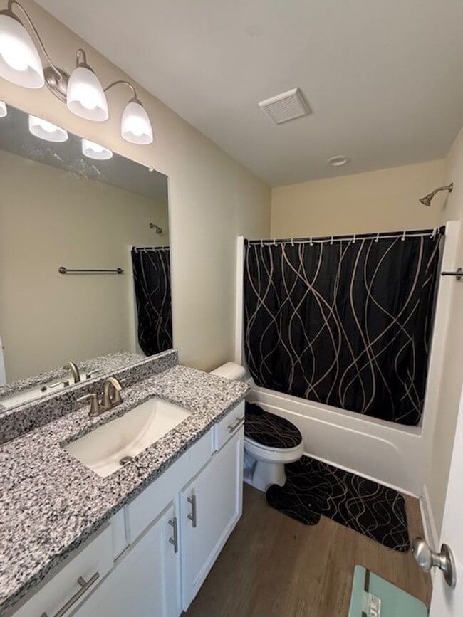 Building Photo - Two Bedroom Townhome