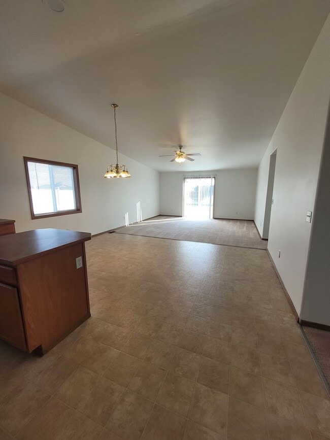 Building Photo - NOVEMBER RENT FREE - 4 Bedroom House in Ep...