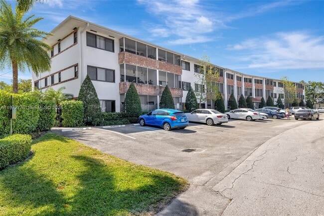 Building Photo - 2190 NE 51st Ct