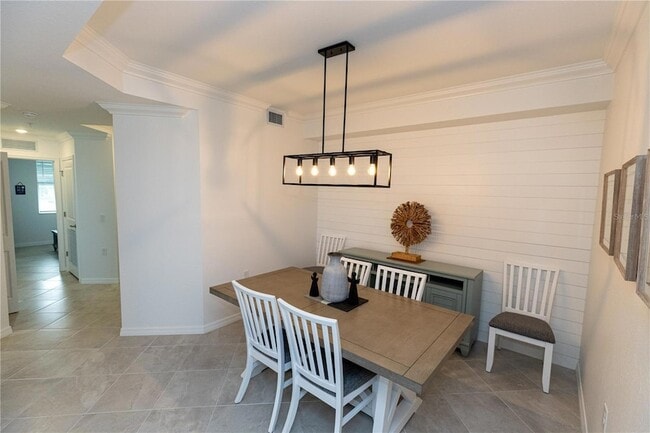 Building Photo - 15375 Grn Acrs Ave