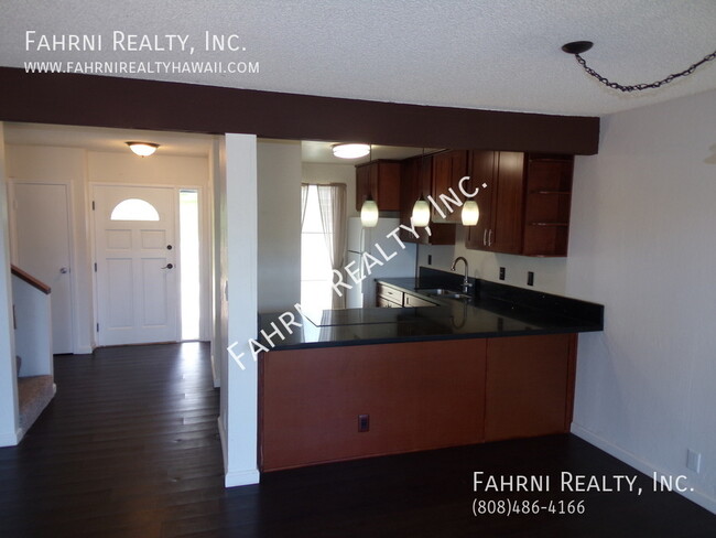 Building Photo - PALEHUA GARDENS - Upgraded 3 Bedroom Townhome