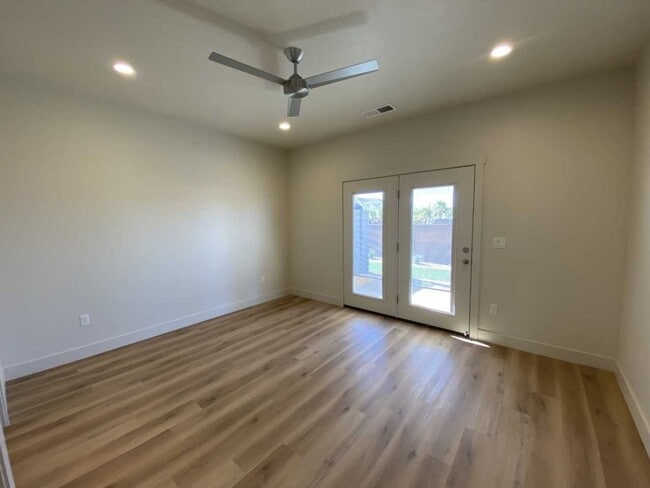 Building Photo - 4008 Bedford Pl