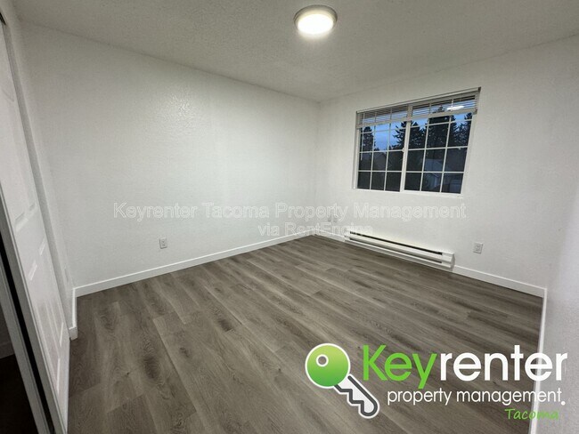 Building Photo - 15909 18th Ave Ct E