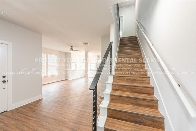 Building Photo - 1047 S Laramie Hts