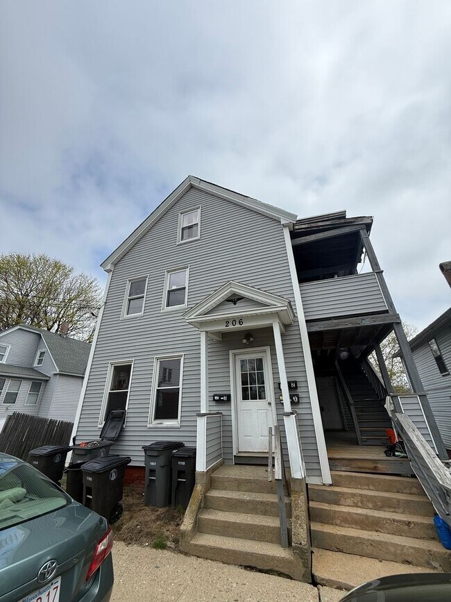 Building Photo - 206 Connors St