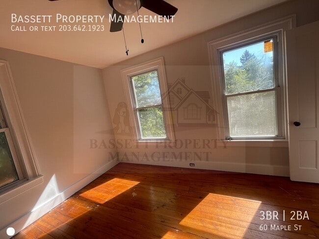 Building Photo - 60 Maple St