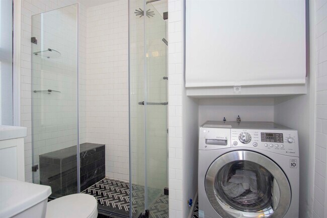 Building Photo - 271 York St