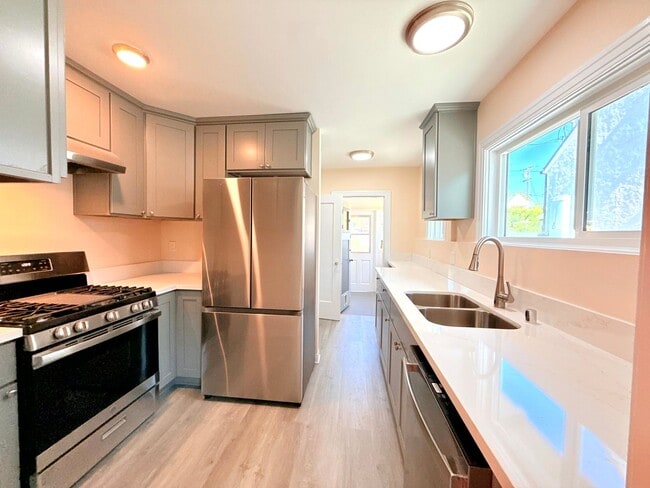 Building Photo - 714-716 El Centro Street