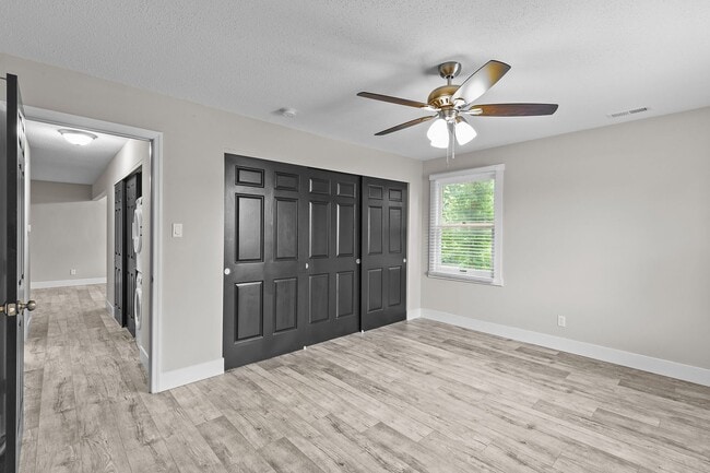 Building Photo - 341 W Pacific Ave