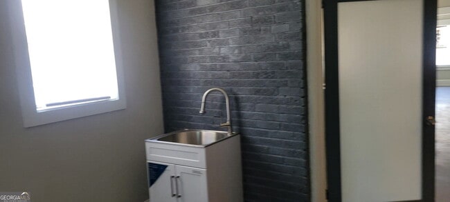 Building Photo - 1352 Lucile Ave SW